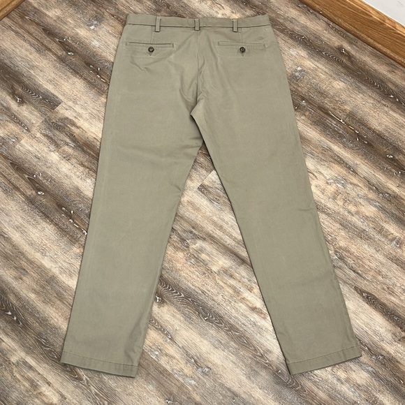 Dockers Mens Khaki Pants Size 33 x 32 Slim Tapered Classic Trousers Office Work - Picture 4 of 16